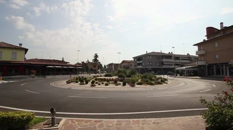 Time lapse of a small roundabout Stock Footage 47330654