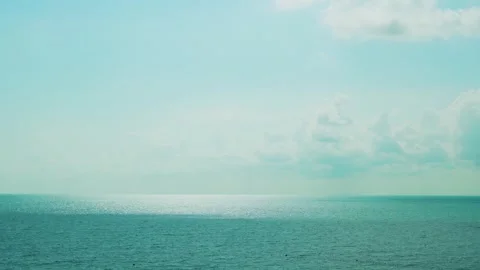 Time Lapse of Small Waves in Sunlight in the Sea and White Cumulus Clouds in the Stock-Footage 250963296