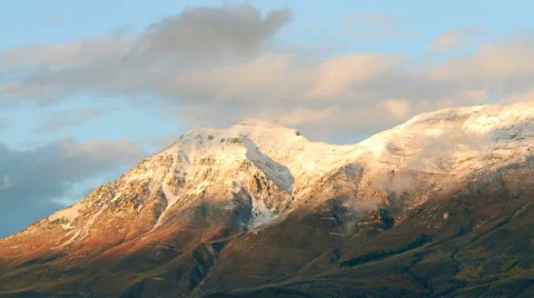 Time-lapse of the snow-capped Wasatch Mountains at dusk. Stock Footage 52327493