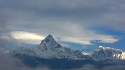 Time-lapse of Snow Covered Mount Fishtail and Annapurna III in Pokhara, Nepal Video stock 254641656