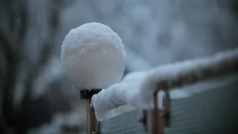 Time-lapse of Snow on Lamp 動画素材 164303593