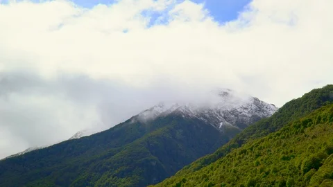 Time Lapse of snow topped mountains Vídeo Stock 85492497