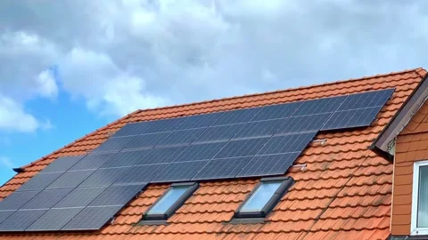 Time lapse of solar panels with clouds in the back Stock-Footage 271665894