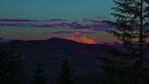 Time lapse of spectacular sunset on Mt. Jefferson in the Oregon Cascades 库存影片 329464845