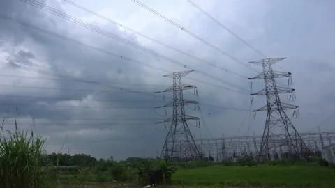 Time lapse spooky dark clouds sky above electric tower 스톡 동영상 231256388