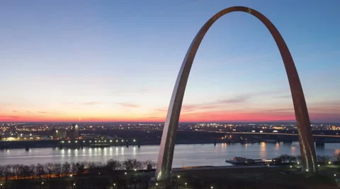 Time lapse St Louis Gateway Arch close up Stock Footage 55875162