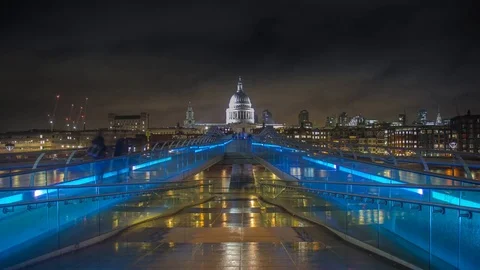 Time lapse St Pauls Cathedral at night- London, UK 스톡 동영상 77834389