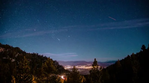 Time lapse - star night over valley Video stock 47339060