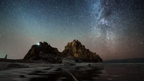 Time lapse starry sky on the lake Baikal. Vídeo Stock 72553006
