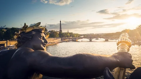 Time lapse, Statue on the bridge Alexandre III in Paris Stock-Footage 117638156