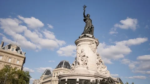 Time lapse of the statue of the "place de la république" in Paris. Stock Footage 94355234