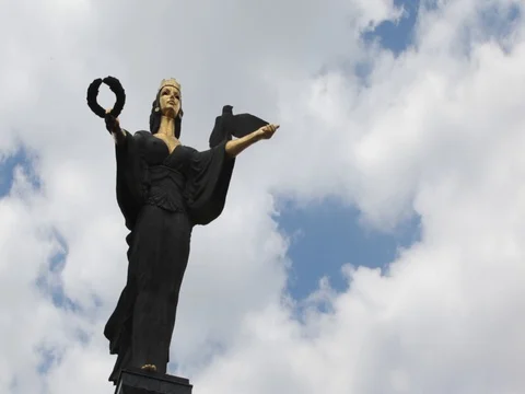 Time lapse of Statue of Saint Sofia in Sofia, Bulgaria Vidéo 72546349