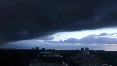 Time lapse of storm cloud rolling in and rain pouring down Stockbeeldmateriaal 77284765