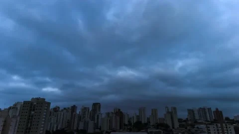 Time lapse of storm clouds and buildings skyline Stockbeeldmateriaal 230041105