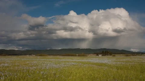 Time-lapse of storm clouds moving over prarie Vidéo 68623475
