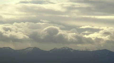 Time lapse of storm clouds rolling over the Cascade mountain range 스톡 동영상 12719403