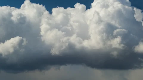 Time lapse of stormy cumulonimbus clouds forming before thunderstorm on dark sky Stockbeeldmateriaal 243722686