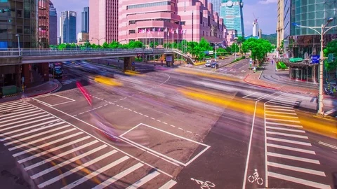 Time Lapse - Street Traffic View with Beautiful Clouds in Taipei, Taiwan Video stock 79173961