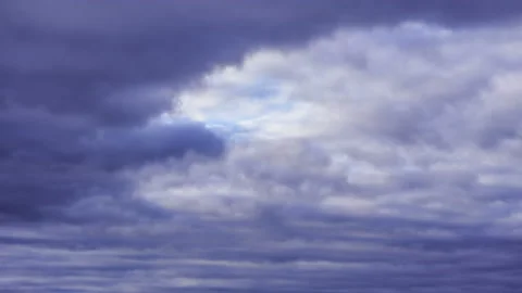 Time lapse of strong movement from the wind of dark clouds Stock-Footage 129631748