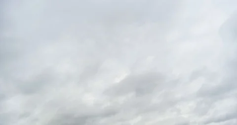 Time lapse of strong movement from the wind of dark clouds Stock-Footage 129631913