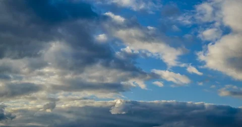 Time lapse of strong movement from the wind of dark clouds Stock-Footage 129632087