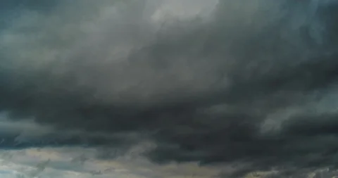 Time lapse of strong movement from the wind of dark clouds Stock-Footage 129632333