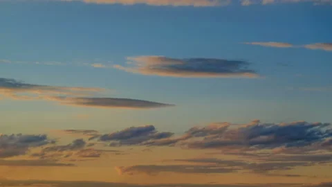 Time lapse of strong movement from the wind of dark clouds Stock-Footage 129633358
