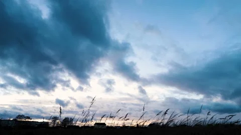 Time lapse of strong movement from the wind of dark clouds across the sky on a 動画素材 146473903