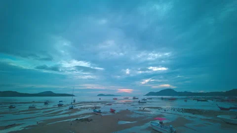 Time lapse stunning blue cloud moving in sunset. Vídeos de archivo 278984157