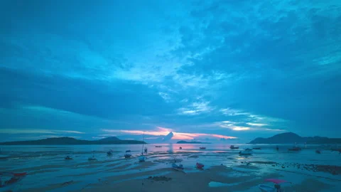 Time lapse stunning blue cloud moving in sunset. Vídeos de archivo 278985120
