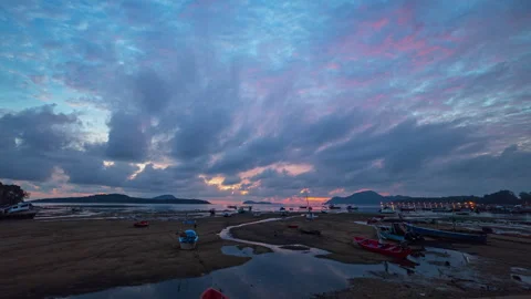 Time lapse stunning cloud moving in colorful sky at twilight above the island Vídeos de archivo 275265483