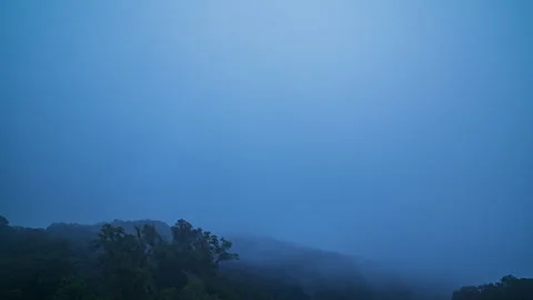 Time lapse stunning clouds at sunset above the mountain. Stockbeeldmateriaal 334372489