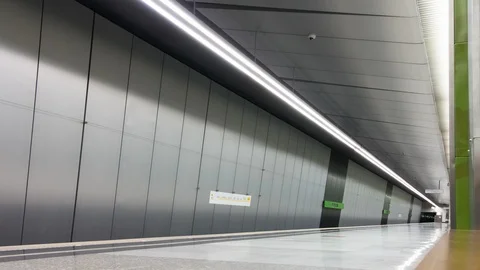 Time lapse of subway train arriving to station and leaving it Stock-Footage 123534998