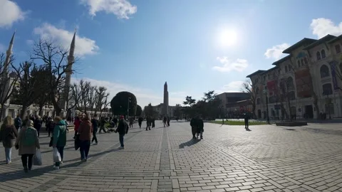Time-lapse of Sultanahmet Square and Blue Mosque Under Sunny Sky in Istanbul Video stock 333685305