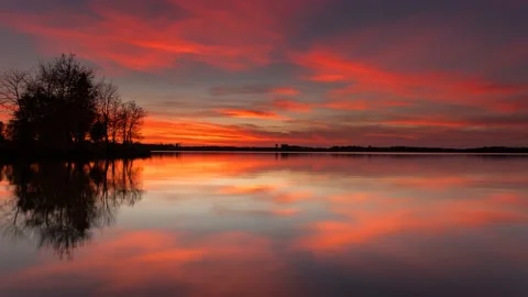 Time-lapse of a summer sunset at Big Creek State Park, Iowa, USA Vidéo 147543074
