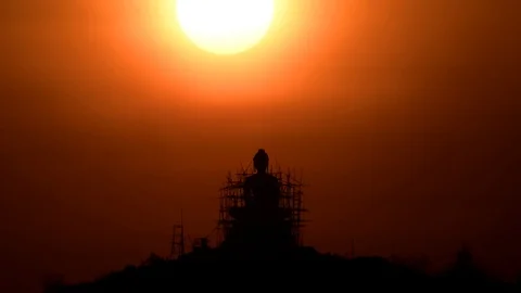 Time Lapse of sun and Buddha statue. Video stock 123770157