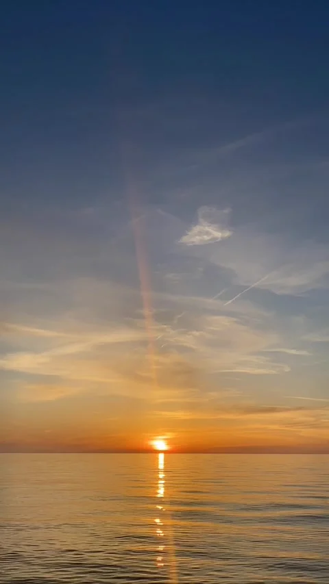 Time lapse of sun descending over the sea and disappearing behind the horizon Stock Footage 329305051