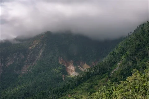 Time lapse of sun rays on mountainside Stockbeeldmateriaal 91160064