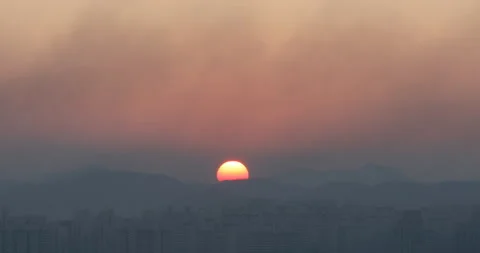 Time lapse of sun rising behind Namsan and Seoul tower in Korea Stock Footage 162711187
