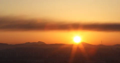 Time lapse of sun rising behind Namsan and Seoul tower in Korea Stock Footage 162711231
