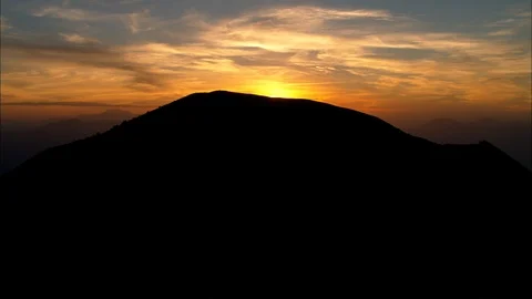 Time-lapse of sun rising over mountain, The Sun Rises Over Vesuvius Vidéo 108573257