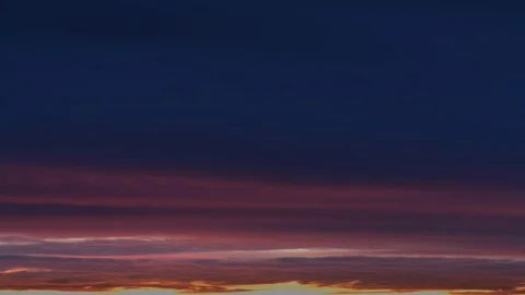 Time lapse of sun rising towards hard glowing clouds Stock-Footage 123494355