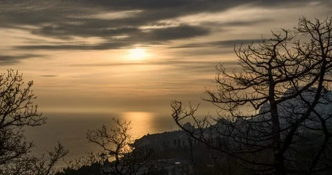 The time-lapse sun sets over the horizon and the city falls asleep Stock Footage 86450327