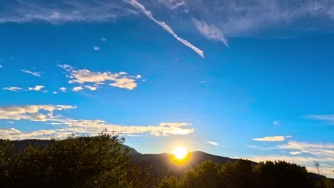 Time lapse of sun setting behind mountains Stock Footage 318394242