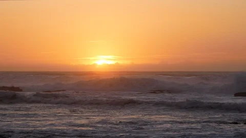 Time lapse sun setting below the horizon over ocean with rough waves Stock Footage 103288449