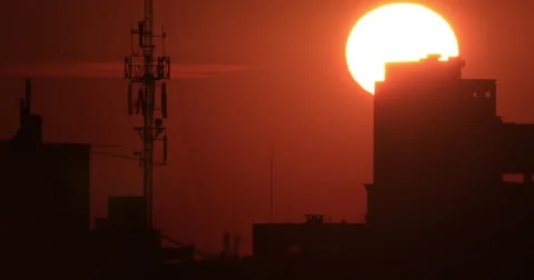Time lapse of sun setting over city skyline Stock Footage 63307010