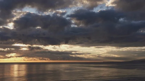 Time lapse sun setting over the ocean Video stock 104685111