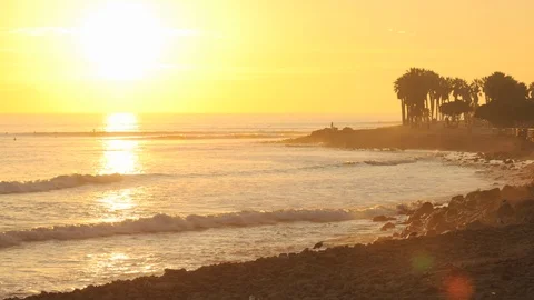 Time lapse of sun setting over the Pacific Ocean at Surfers Point in Ventura, Stock Footage 107558952