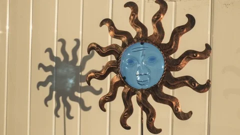 Time Lapse of Sun Setting with Sun Man Lawn Ornament / Shadow in 4K Stock-Footage 71476503