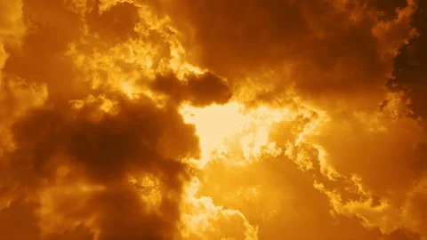 Time-lapse of the sun shining on gold sky and clouds Stock Footage 134557580